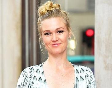 Julia Stiles First Baby Bump Picture